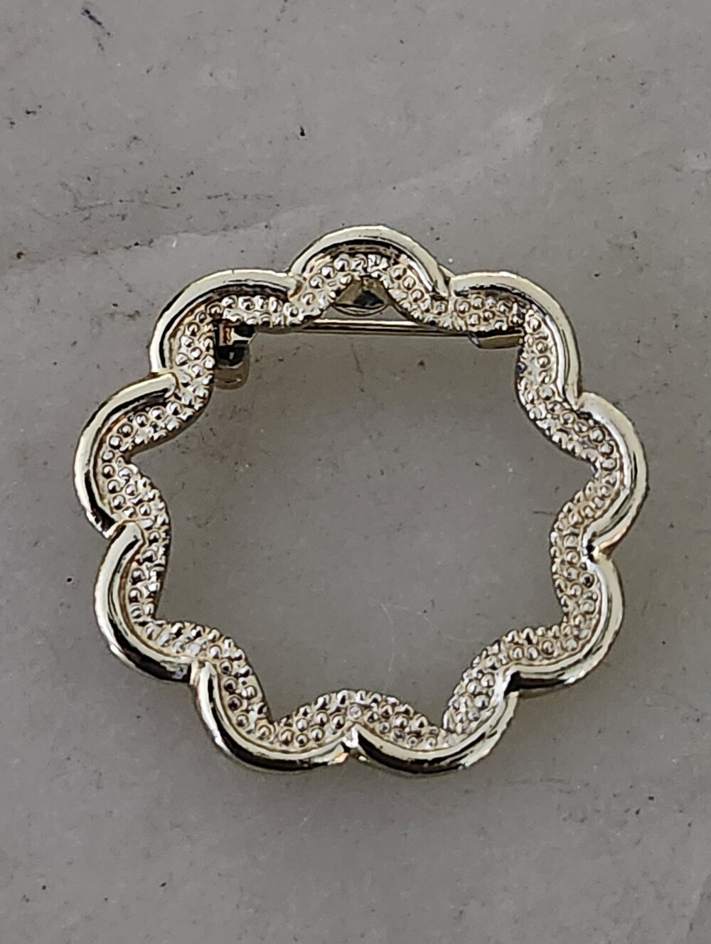 Vtg Gerry's Elegant Gold-Tone Floral Scallop Brooch